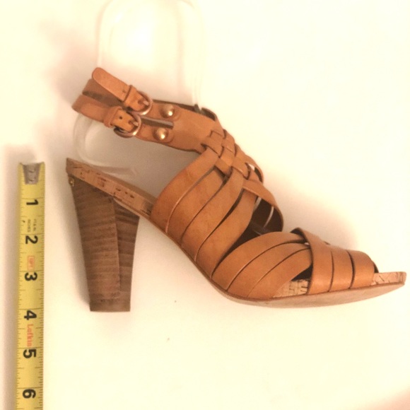 Coach Adrienn Vacchetta Camel Sandal Sz 8 - Picture 3 of 9
